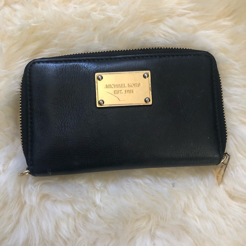 Black wallet fits iPhone X